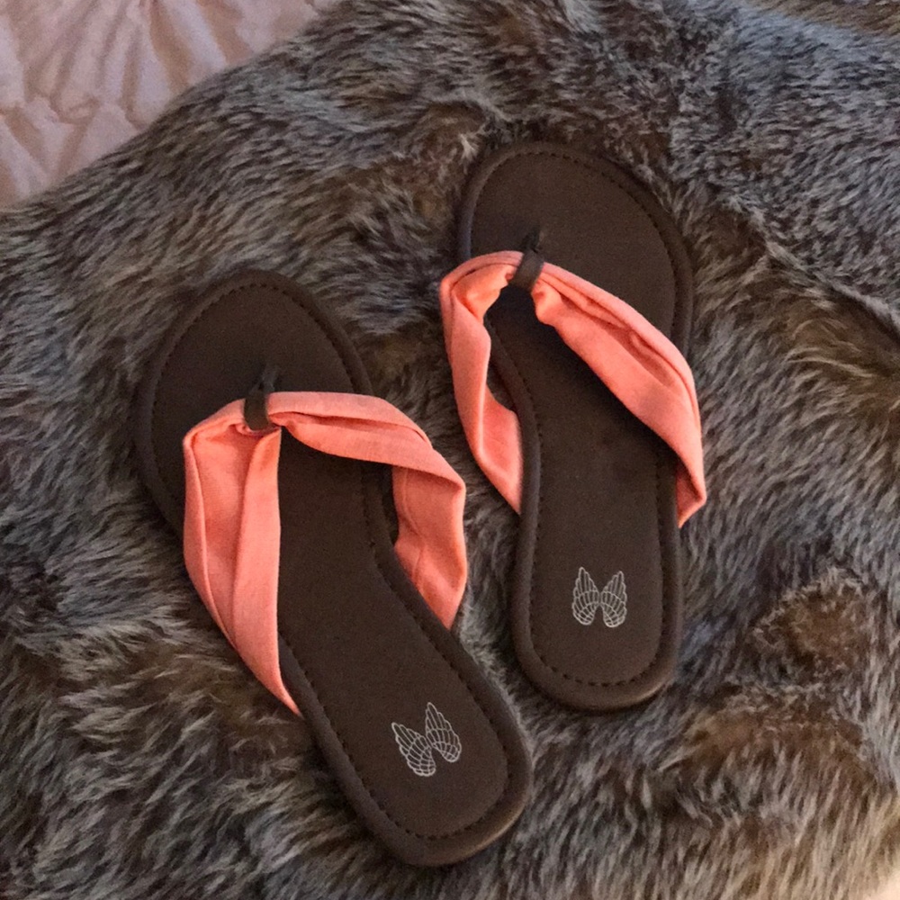 NEW— VS SANDAL